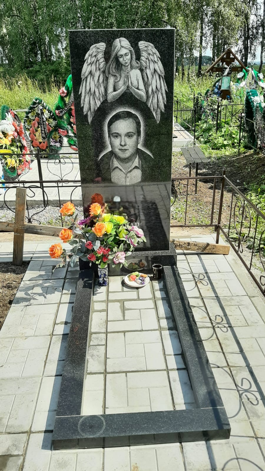 Гранитные памятники